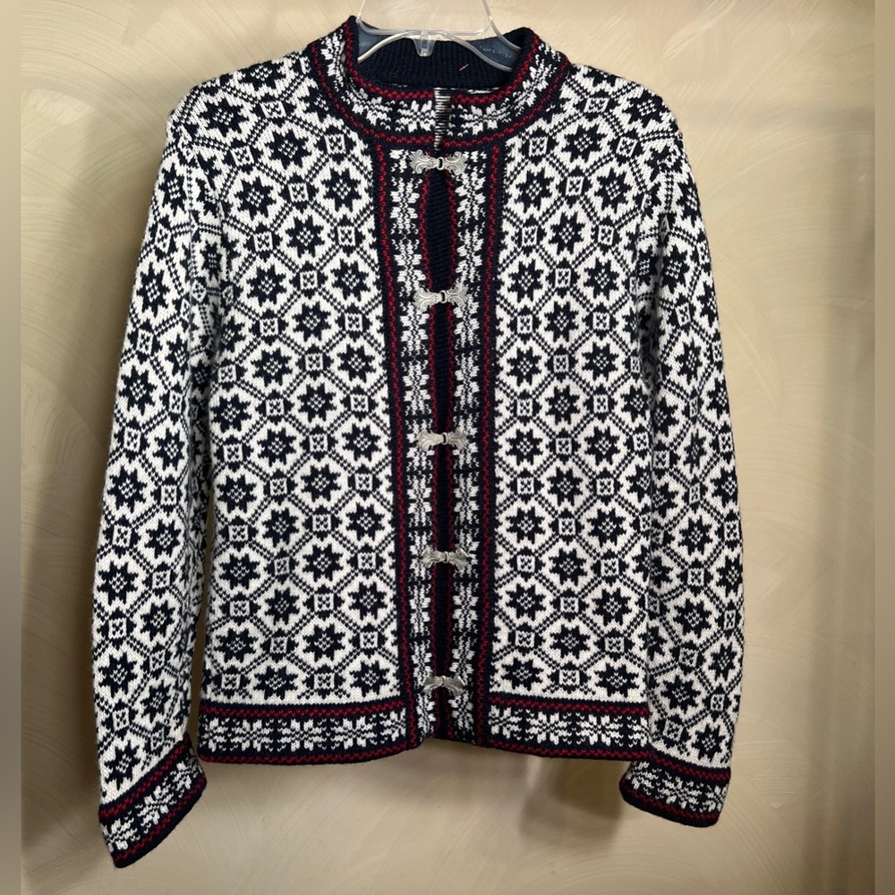 Estonia Womens 100% Wool Nordic Design Classic Cardigan Sweater W/Metal Clasp|SM